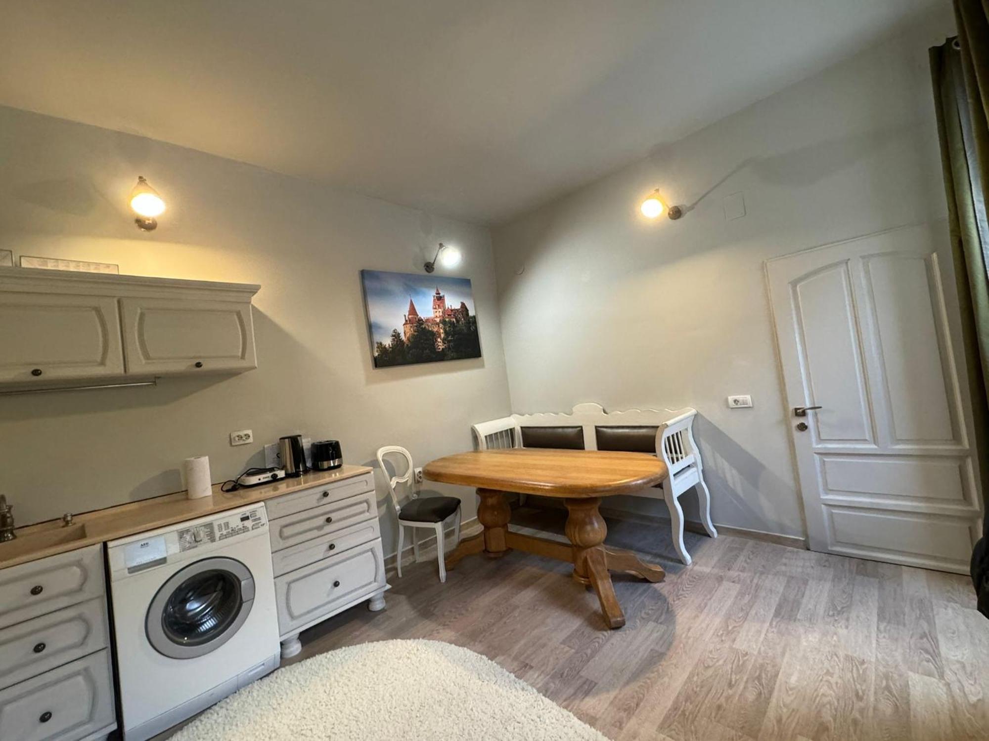Central Stay Braşov Exteriör bild
