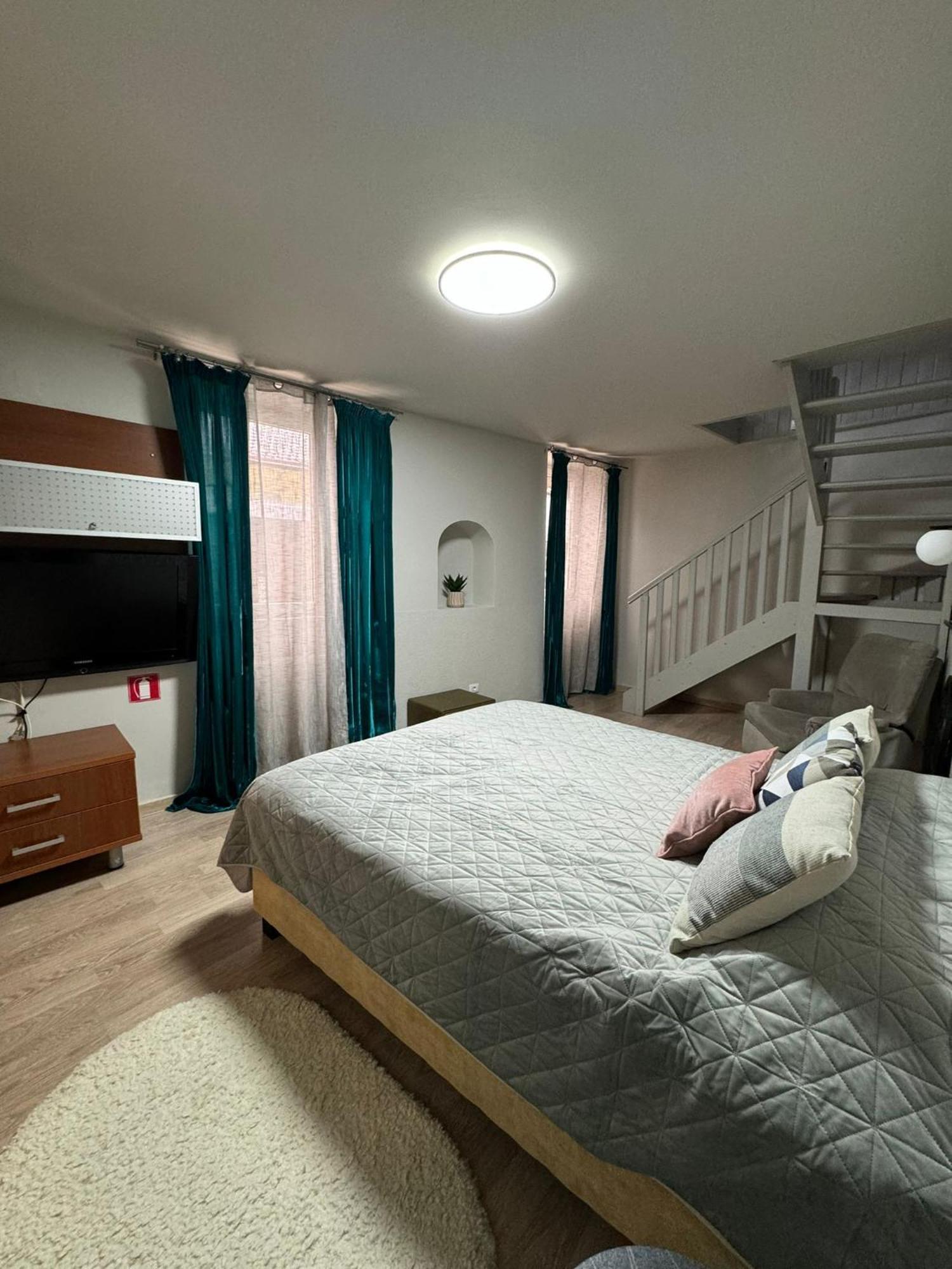 Central Stay Braşov Exteriör bild