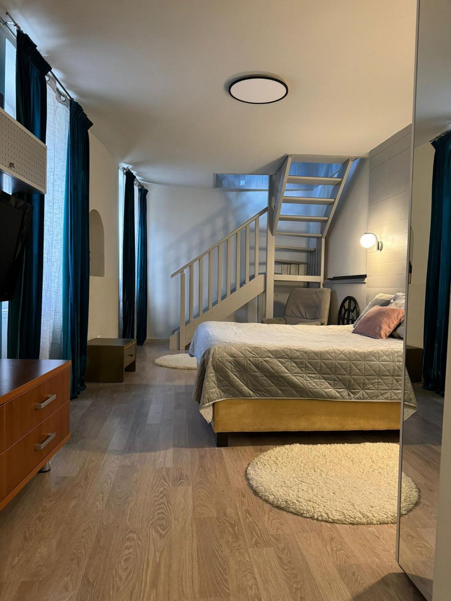 Central Stay Braşov Exteriör bild